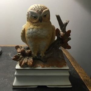Vintage Towle owl music box. Tested and works. Made of Porcelain.